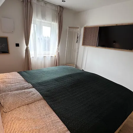 Klimatisierte Eifel-ferienwohnung 4pl2 Mechernich, Obergartzem, Satzvey - Nahe Krewelshof, Burg Satzvey & Phantasialand * מכרניך